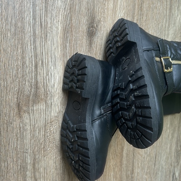 Just fab size10 boots little scuffs on the front, missing one prong on buckle - Picture 3 of 8